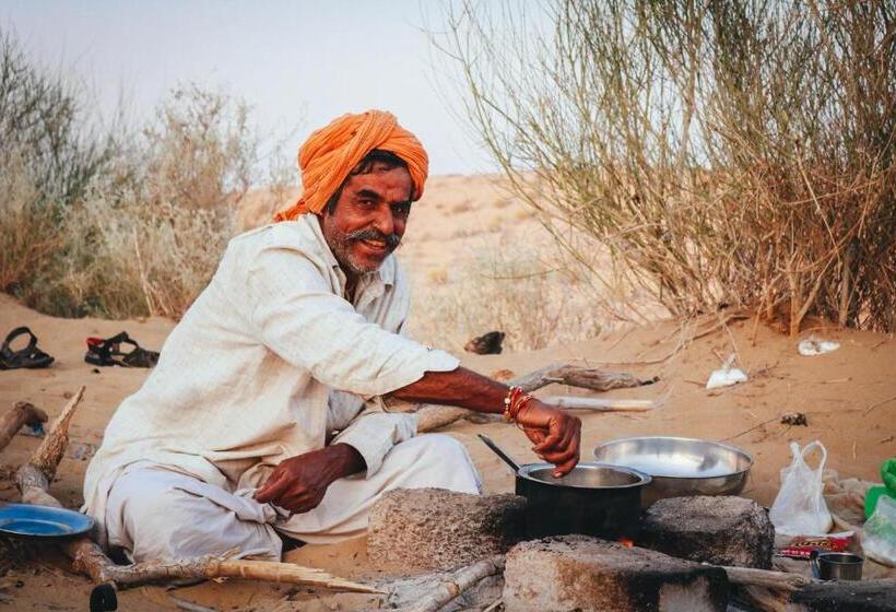 Hotel The Carvaans Resort