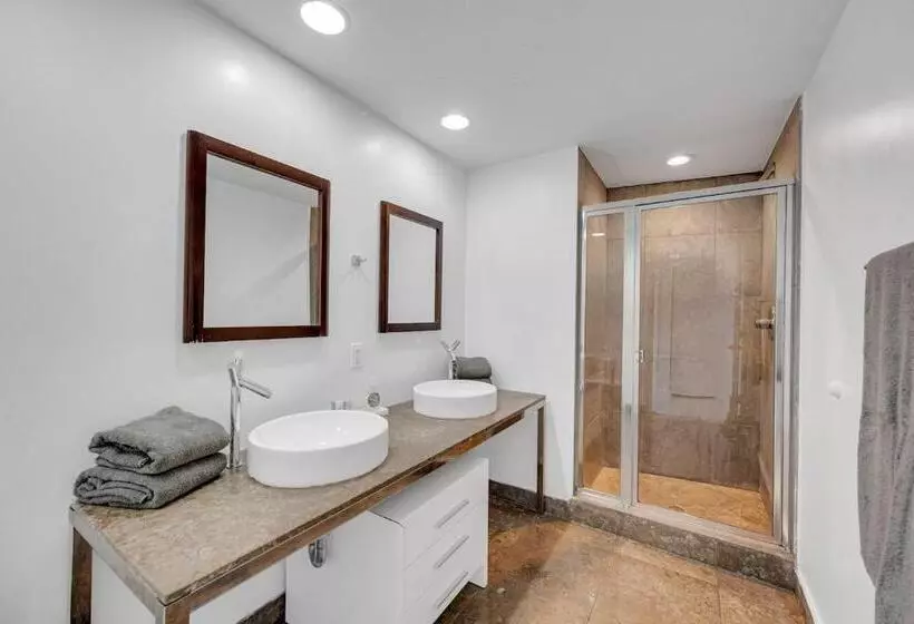 W Icon Brickell  Luxury 2br Highrise Corner Condo