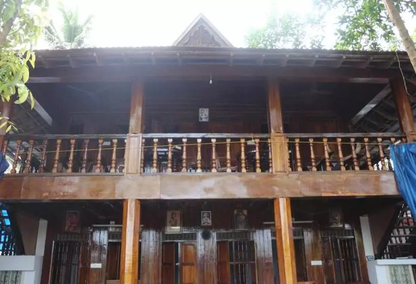 Hotelli Malayalam Lake Resort