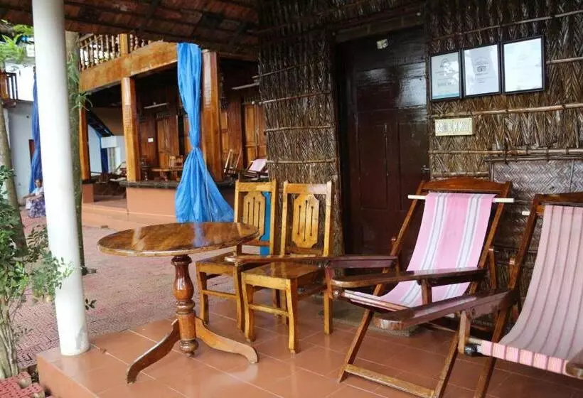 Hotelli Malayalam Lake Resort