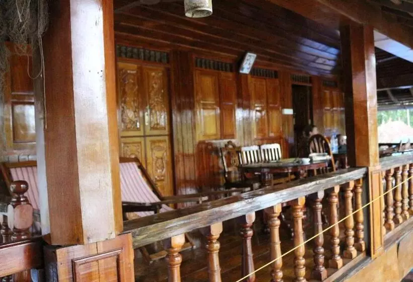Hotelli Malayalam Lake Resort