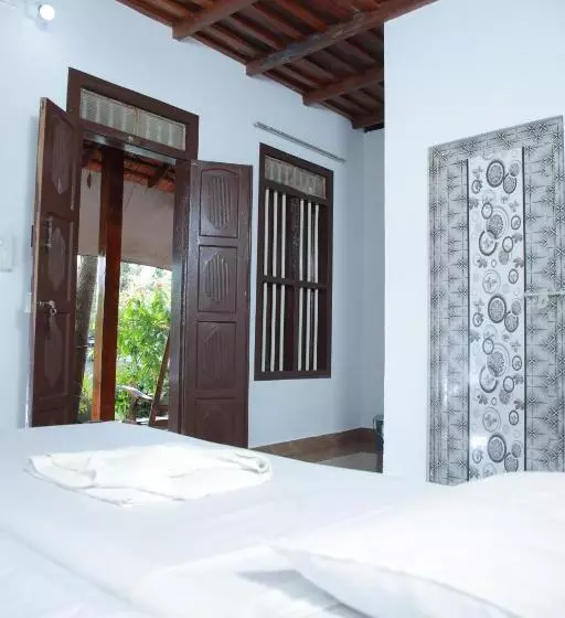 Hotelli Malayalam Lake Resort