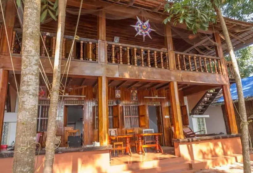 Hotelli Malayalam Lake Resort