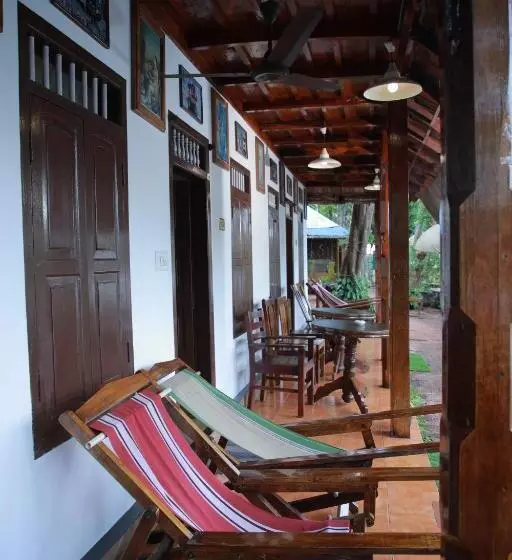 Hotelli Malayalam Lake Resort