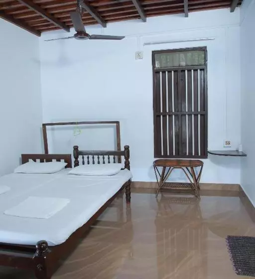 Hotelli Malayalam Lake Resort