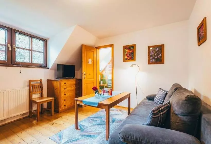 Majatalo Penzion Tilia