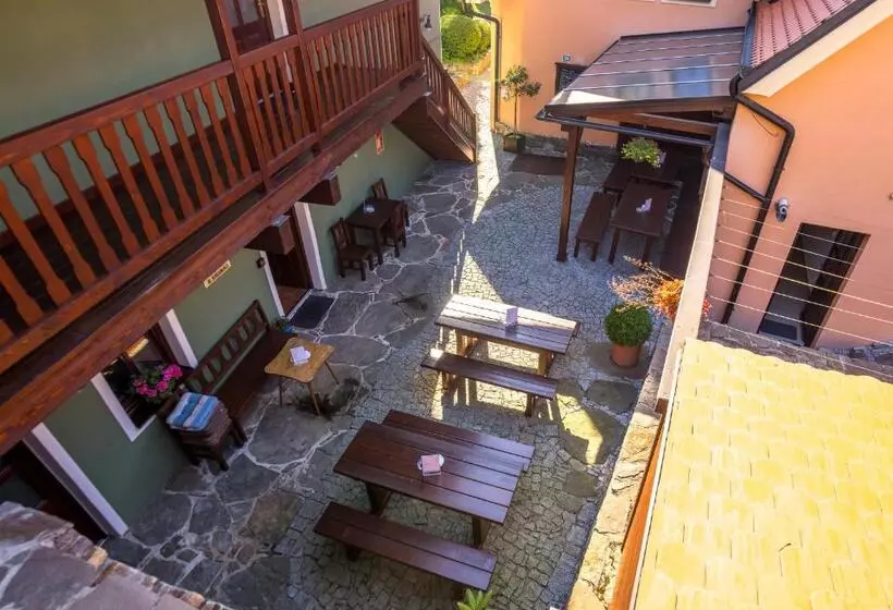 Majatalo Penzion Tilia