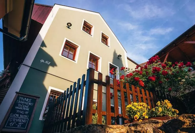 Majatalo Penzion Tilia