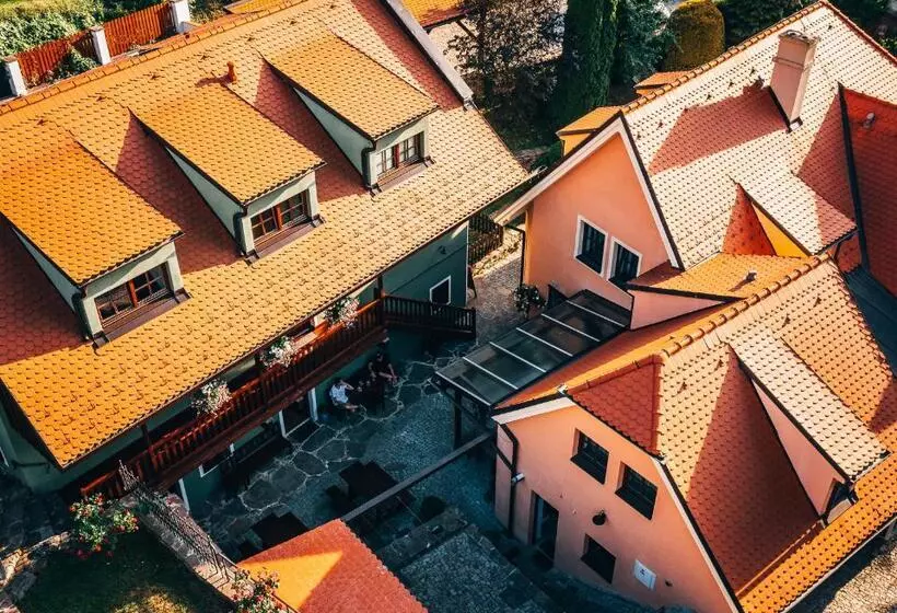 Majatalo Penzion Tilia