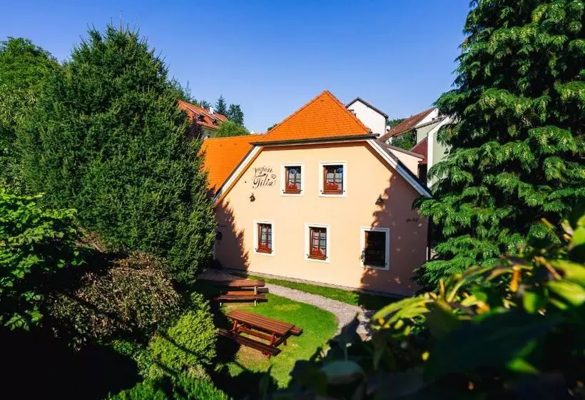 Majatalo Penzion Tilia