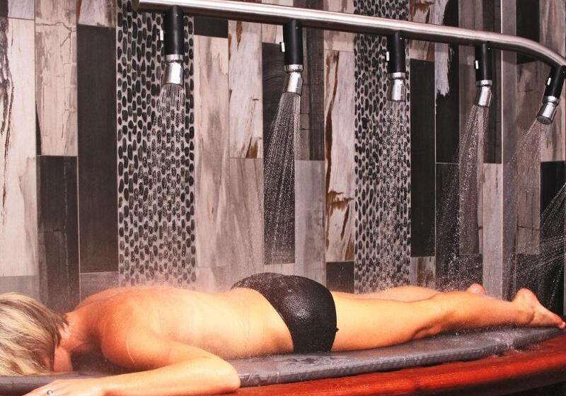 1770 Lagoons Central Apartment Resort Official