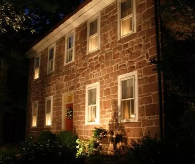 Bed and Breakfast Brownstone Colonial Inn