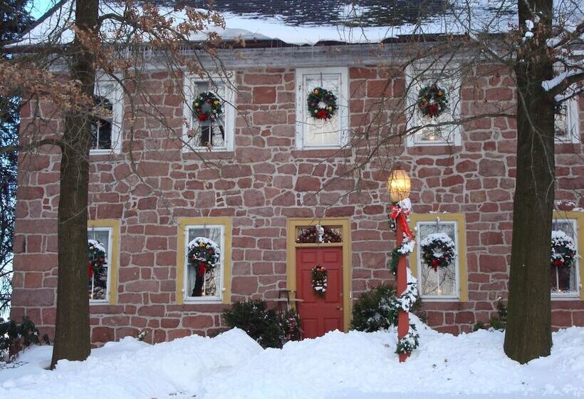 ベッドアンドブレックファースト Brownstone Colonial Inn