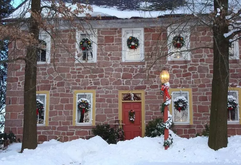 Bed and Breakfast Brownstone Colonial Inn