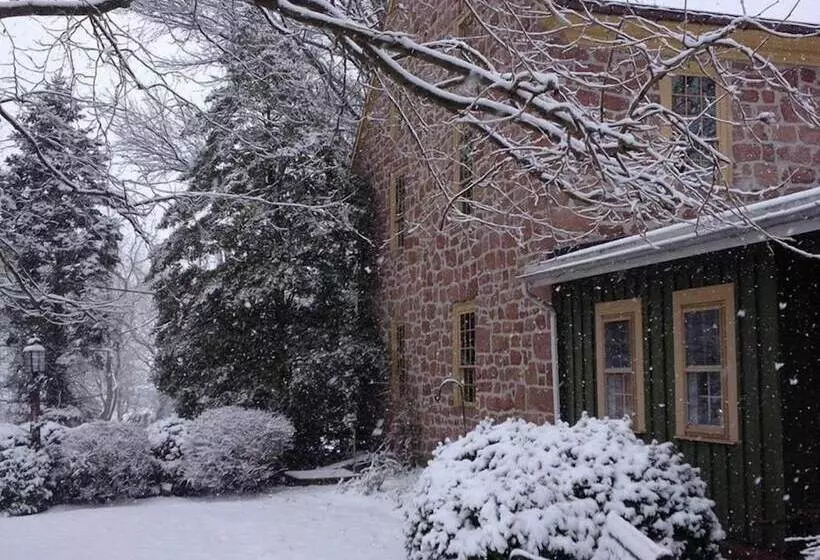 Bed and Breakfast Brownstone Colonial Inn