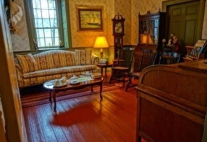 Bed and Breakfast Brownstone Colonial Inn