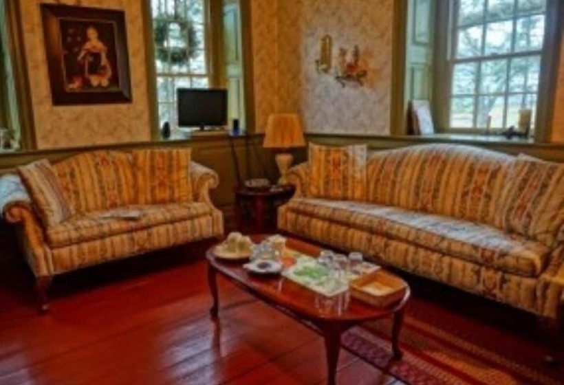 Bed and Breakfast Brownstone Colonial Inn