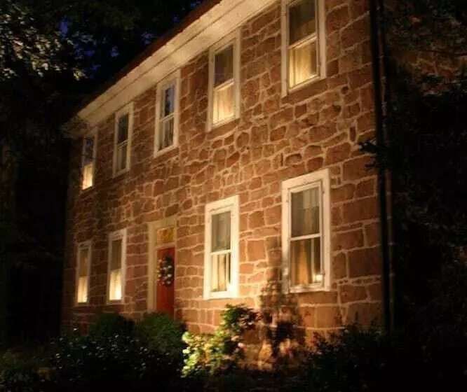 Bed and Breakfast Brownstone Colonial Inn