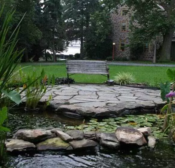 Bed and Breakfast Brownstone Colonial Inn