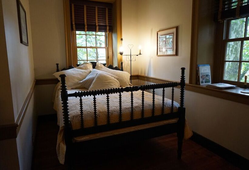 ベッドアンドブレックファースト Brownstone Colonial Inn