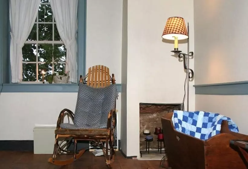 Bed and Breakfast Brownstone Colonial Inn