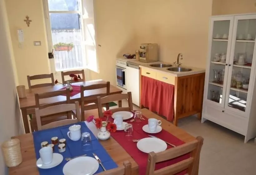 تختخواب و صبحانه Etna Akmè