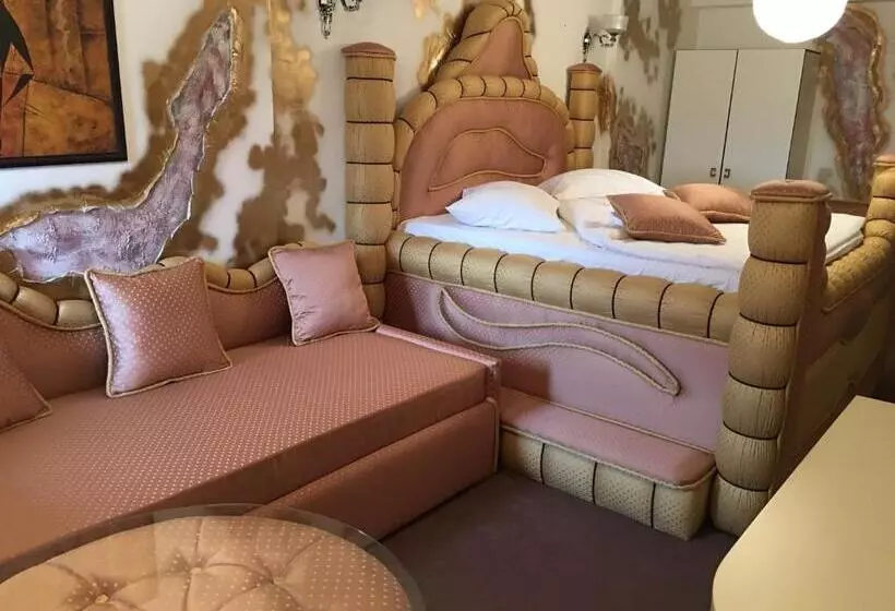 هتل Bali Colosseum