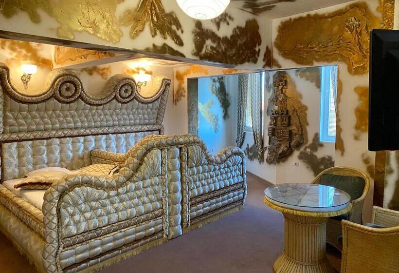 هتل Bali Colosseum