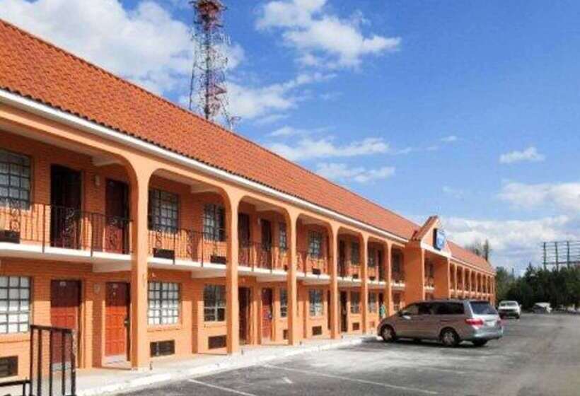 בית מלון כפרי Rodeway Inn