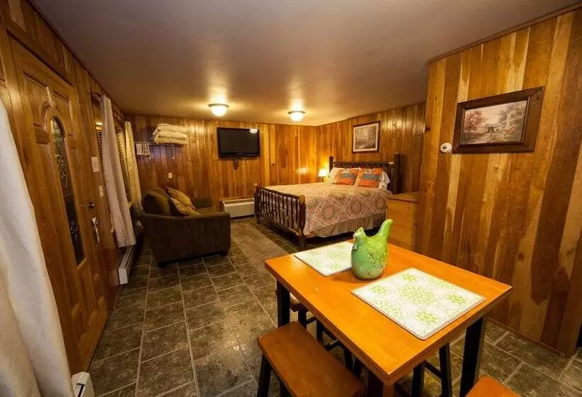 Мотель Log Cabin Lodge & Suites
