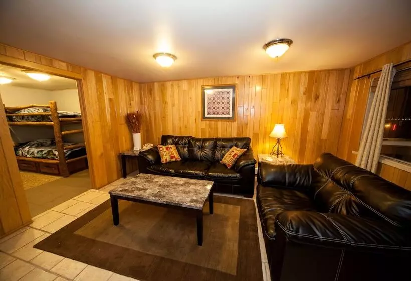 Мотель Log Cabin Lodge & Suites