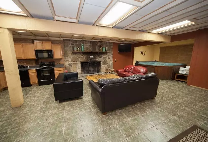 Мотель Log Cabin Lodge & Suites