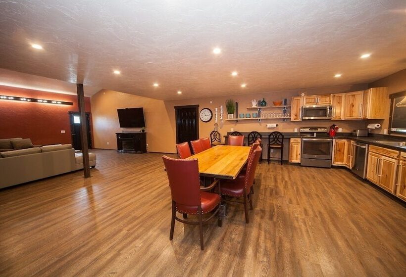 汽车旅馆  Log Cabin Lodge & Suites