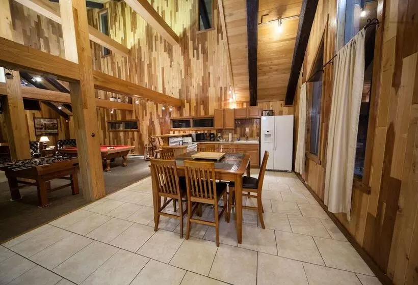 Мотель Log Cabin Lodge & Suites