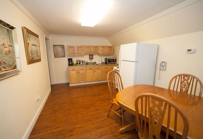 汽车旅馆  Log Cabin Lodge & Suites