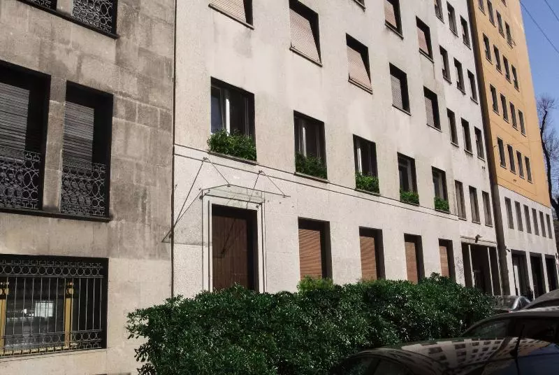 Pension La Chambre Milano Guest House