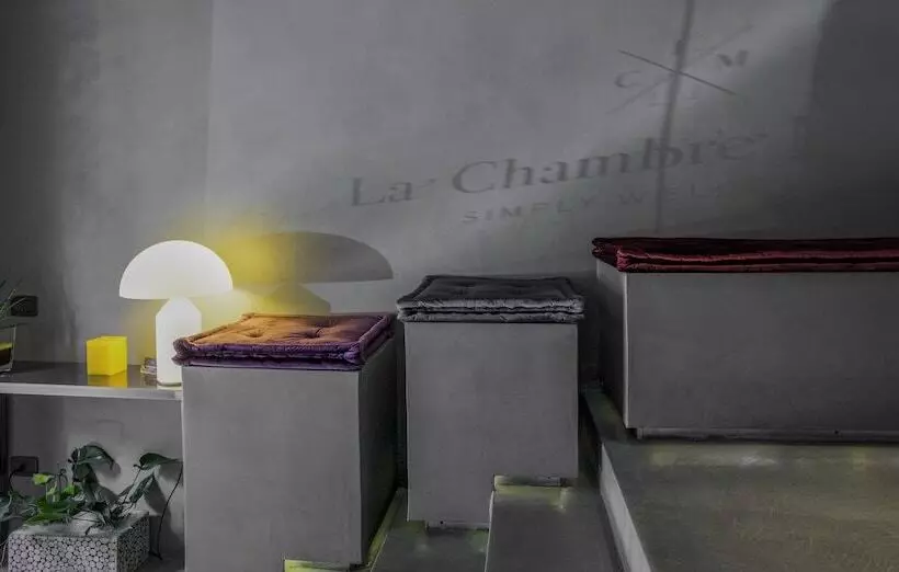 Pension La Chambre Milano Guest House