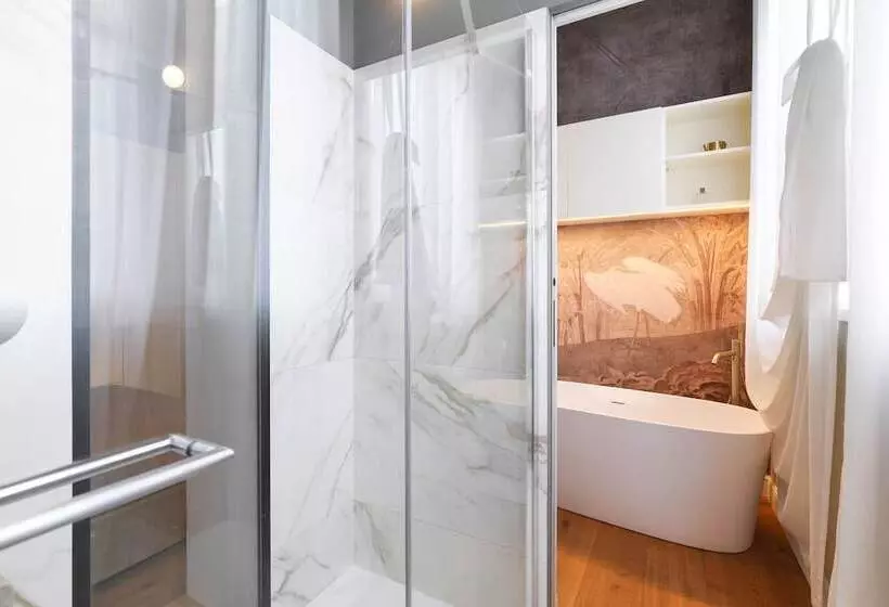 Pension La Chambre Milano Guest House