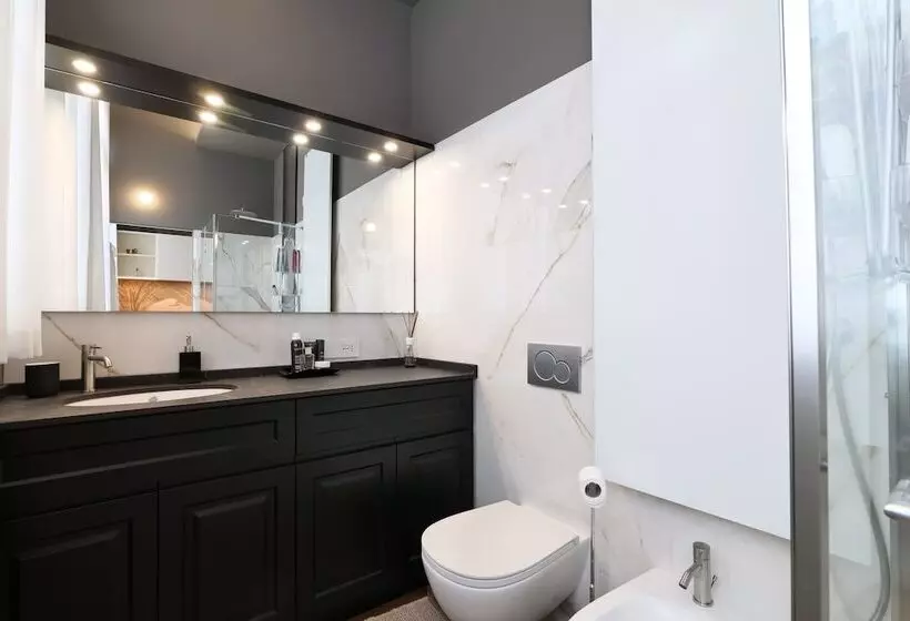 Pension La Chambre Milano Guest House