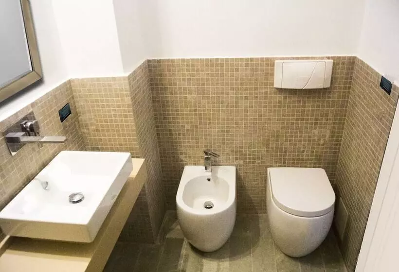 Pension La Chambre Milano Guest House