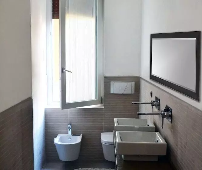 Pension La Chambre Milano Guest House