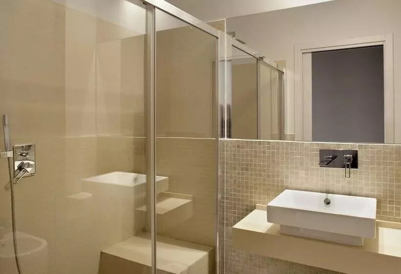 Pension La Chambre Milano Guest House