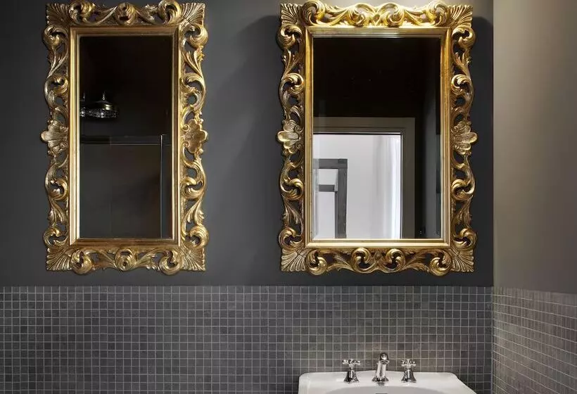 Pension La Chambre Milano Guest House