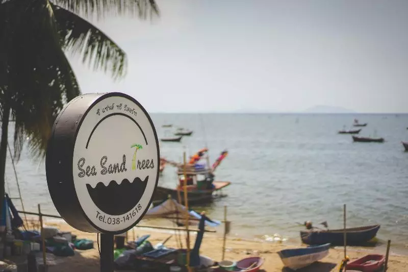 پانسیون Sea Sand Trees