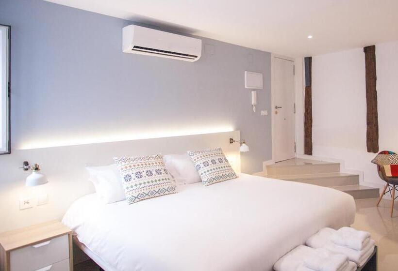 Apartment In Malasaña