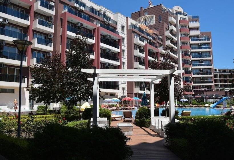 בית מלון כפרי Admiral Plaza Apartments