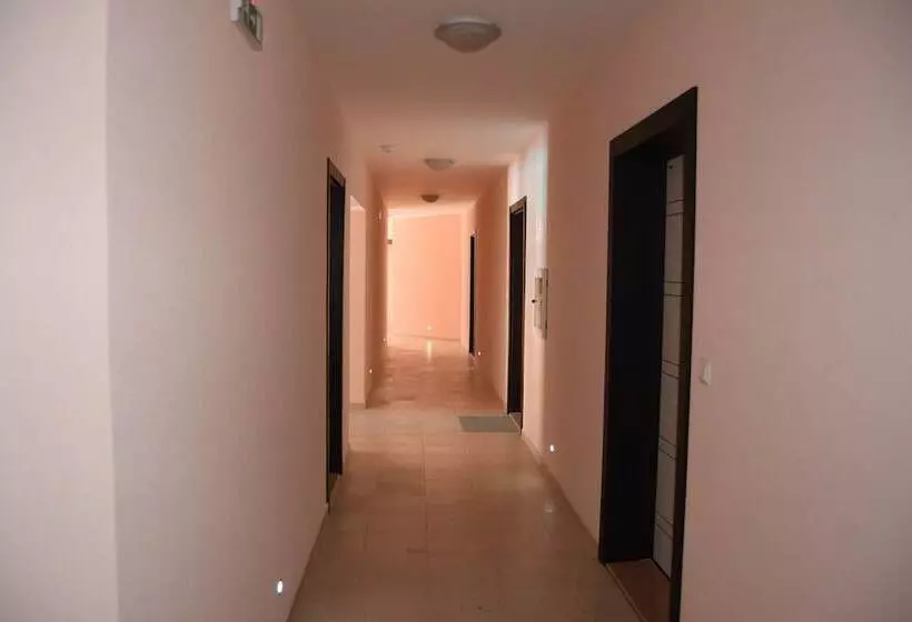 ホテル Admiral Plaza Apartments