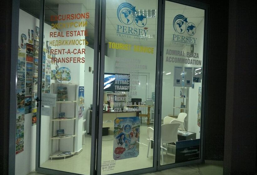 בית מלון כפרי Admiral Plaza Apartments