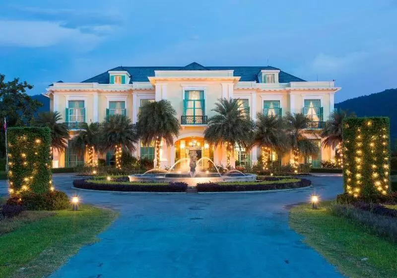 Chateau De Khaoyai Hotel & Resort