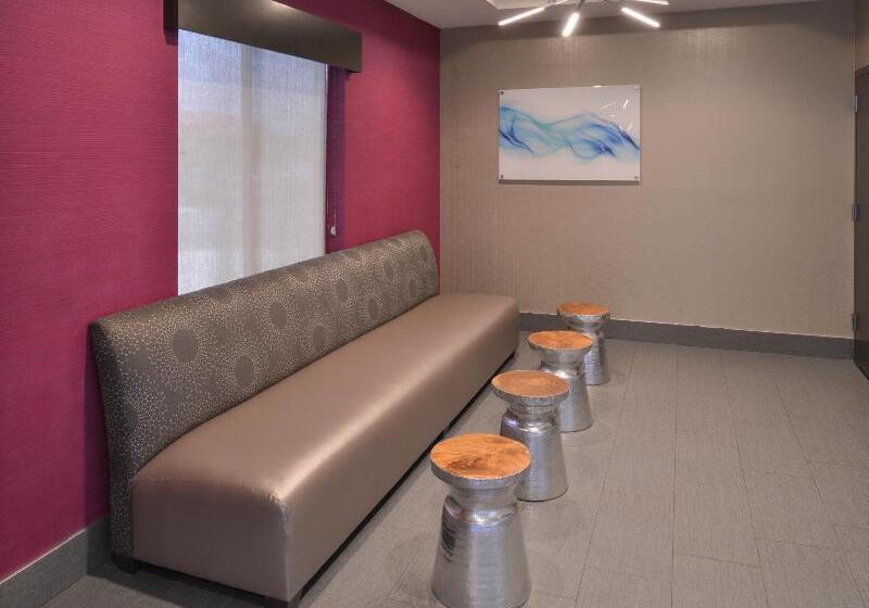 فندق Holiday Inn Express And Suites Bryant   Benton Area, An Ihg